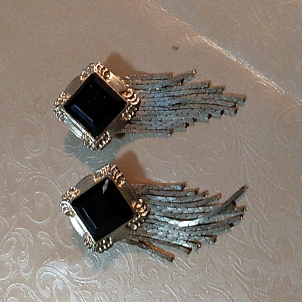 Vintage,80s Gold tone earrings